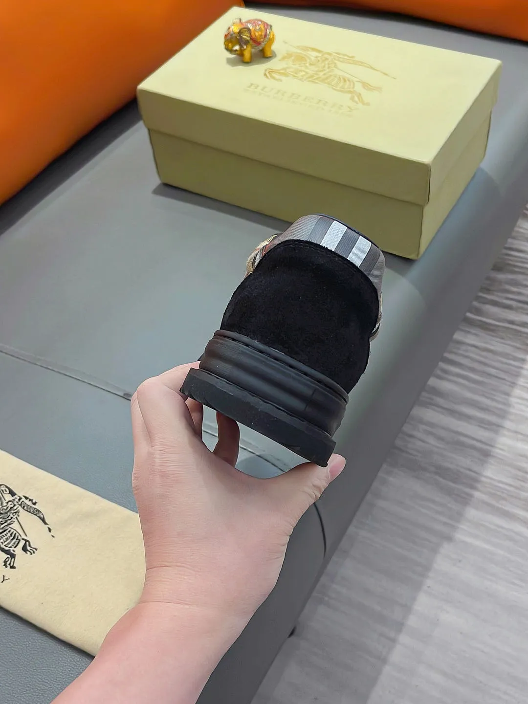 Men's shoes BURBERRY "Burberry" P400 Regular size: 38-44 (casual shoes) Product materials: Selected cowhide upper, soft sheepskin lining; original outsole.